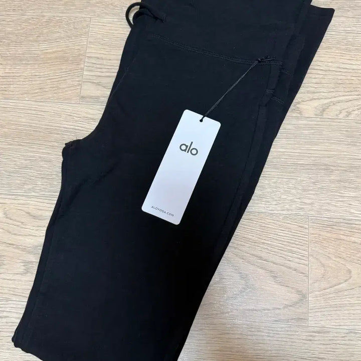 [BUNJANG] alo Sway Bootcut Sweatpants / alo 알로 요가 스웨이 부츠컷 스웻팬츠 블랙