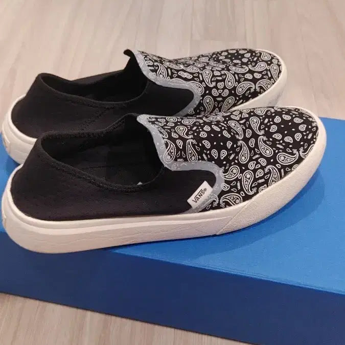 [SOLD OUT] 반스 슬립온 페이즐리 블랙 270