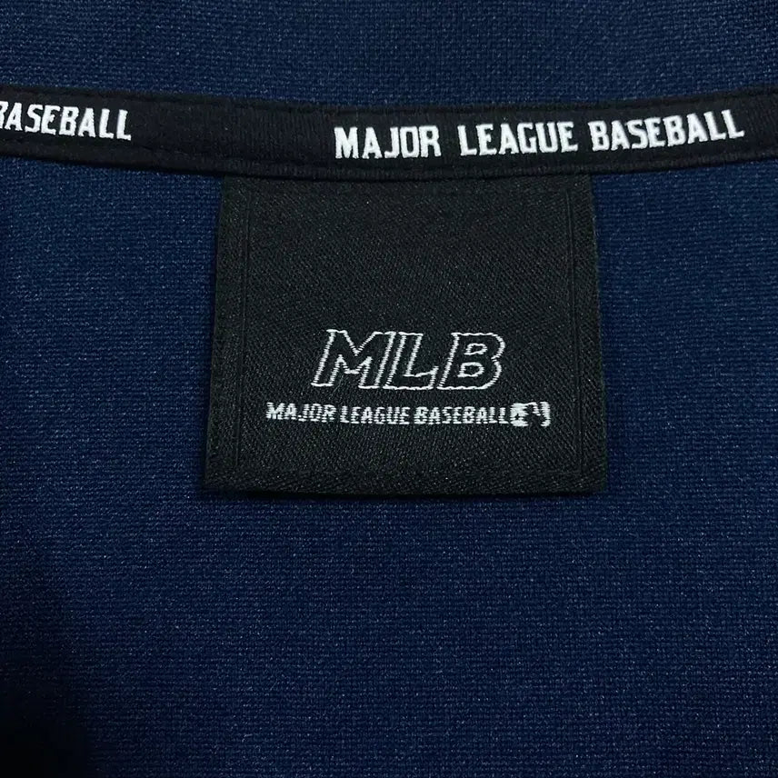 [SOLD OUT] MLB 뉴욕양키스 스몰 로고 사이드 라인 네이비 트랙탑