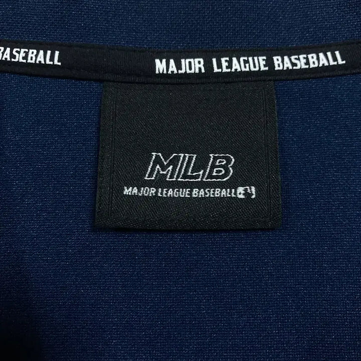 [SOLD OUT] MLB 뉴욕양키스 스몰 로고 사이드 라인 네이비 트랙탑