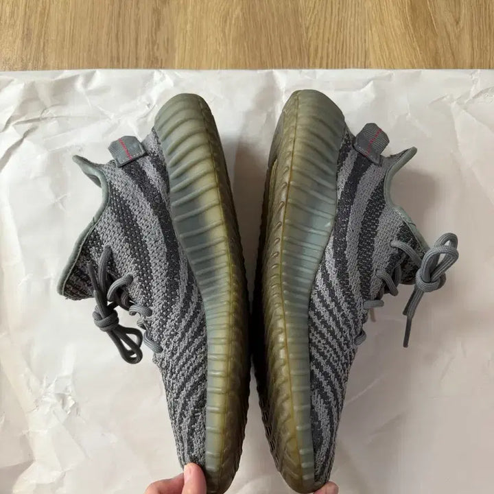 [BUNJANG] Adidas Yeezy Boost 350 V2 Beluga 2.0 Sneakers / 아디다스 이지부스트 350 v2 벨루가 2.0 270
