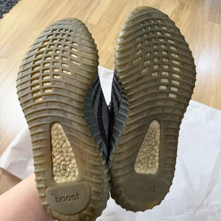 [BUNJANG] Adidas Yeezy Boost 350 V2 Beluga 2.0 Sneakers / 아디다스 이지부스트 350 v2 벨루가 2.0 270