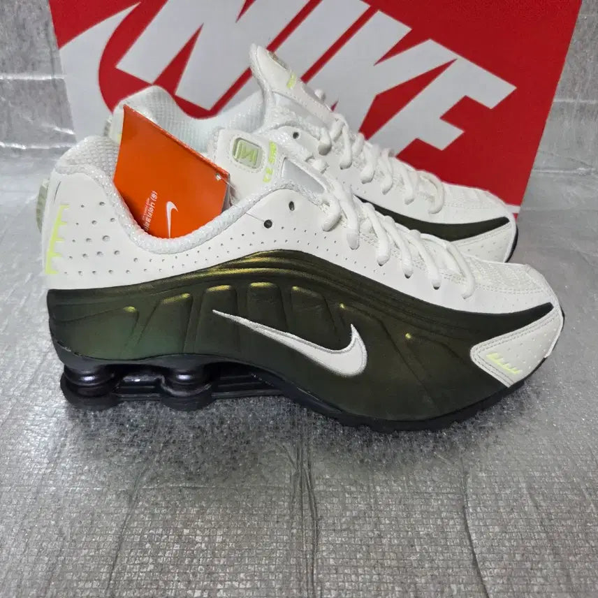 [BUNJANG] Nike Shox R4 Green Gold Sneakers (245) / 나이키 운동화 샥스R4 골드그린(245)