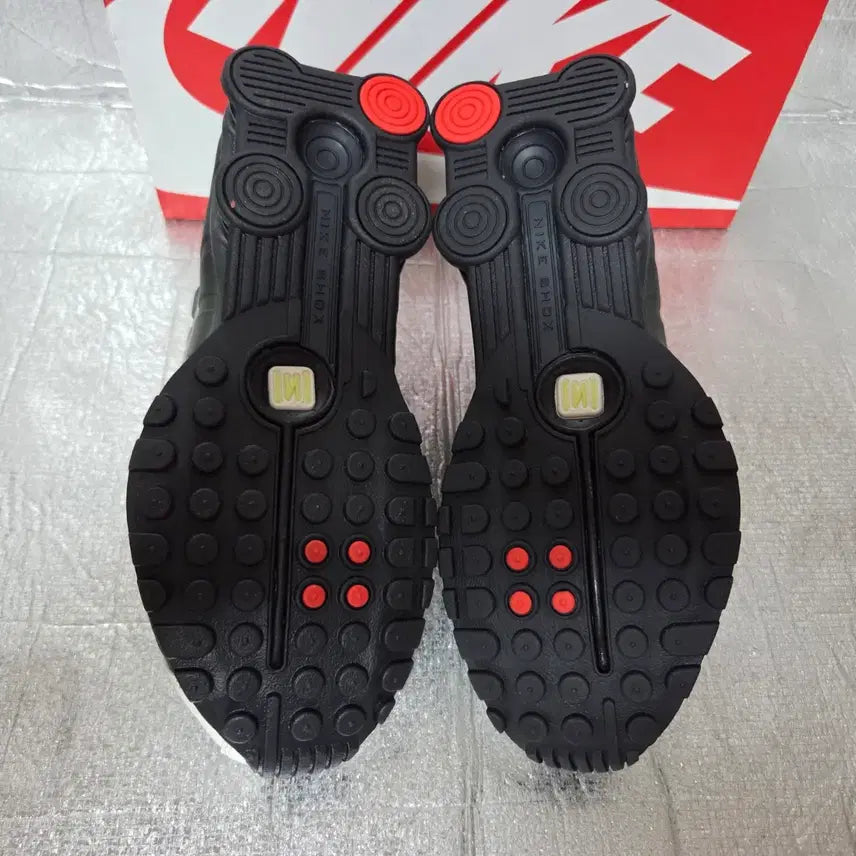 [BUNJANG] Nike Shox R4 Green Gold Sneakers (245) / 나이키 운동화 샥스R4 골드그린(245)