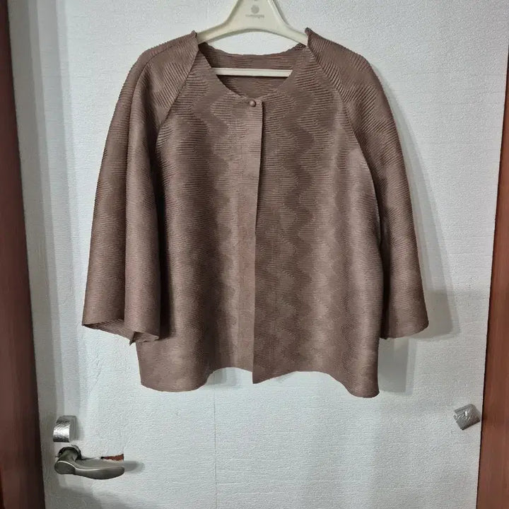 [BUNJANG] Pleats Round Neck Brown Jacket / 플리츠 라운드넥 브라운 자켓