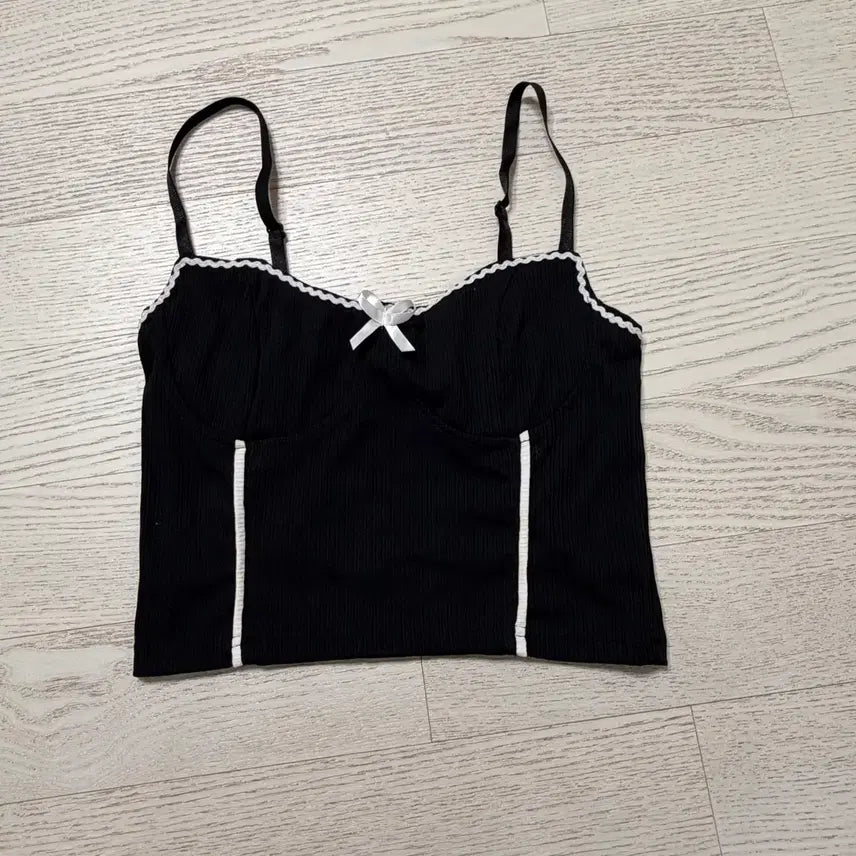 [BUNJANG] Black Ribbon Lace Crop Top / 블랙 리본 레이스 끈나시 크롭탑 발레코어