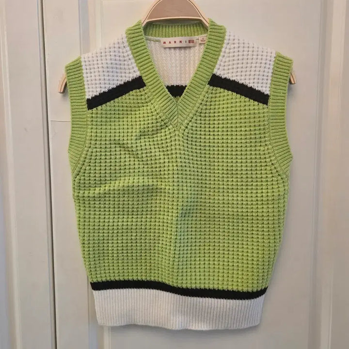 [BUNJANG] Marni x Uniqlo Lime Green Colorblock Knit Vest / 마르니 유니클로 콜라보 라임그린 배색 니트 베스트 s/xs