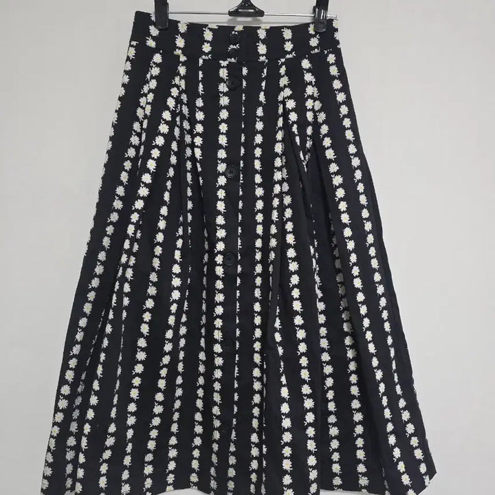 [BUNJANG] MAJE Daisy Flower Button Long Skirt / 마쥬 MAJE 데이지 플라워 버튼 롱 스커트 네이비 1사이즈