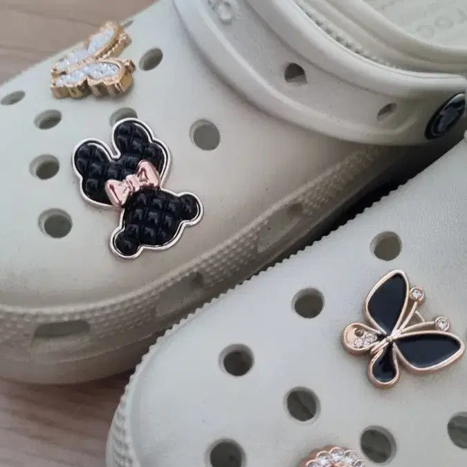 [BUNJANG] Crocs Platform Sandals with Jibbitz Charms / 크록스 지비츠 장식 크록스 샌들