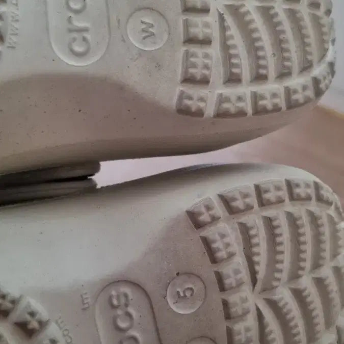 [BUNJANG] Crocs Platform Sandals with Jibbitz Charms / 크록스 지비츠 장식 크록스 샌들