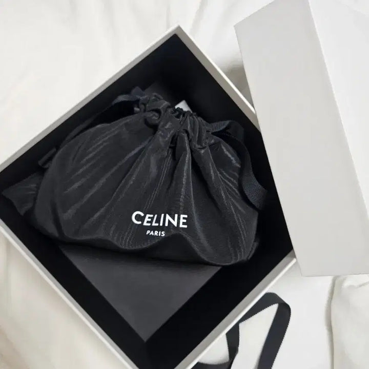 [BUNJANG] Celine Triomphe Cosmetic Pouch Small / 셀린느 트리옹프 코스메틱 파우치 스몰