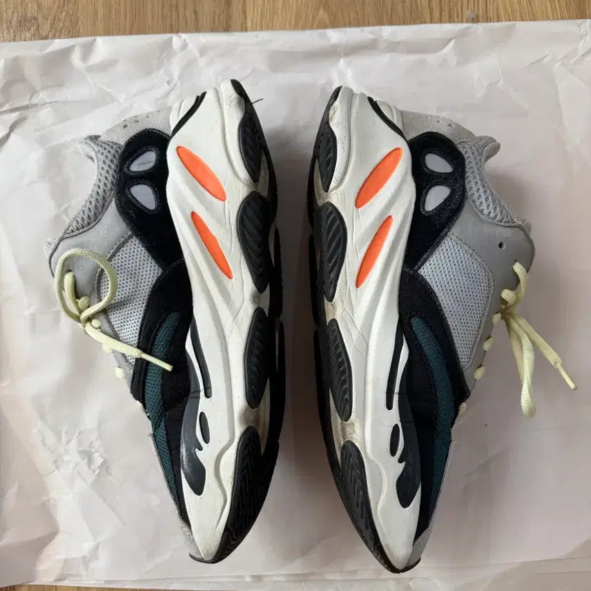 [SOLD OUT] 아디다스 이지부스트 700 OG 웨이브러너 2019 265