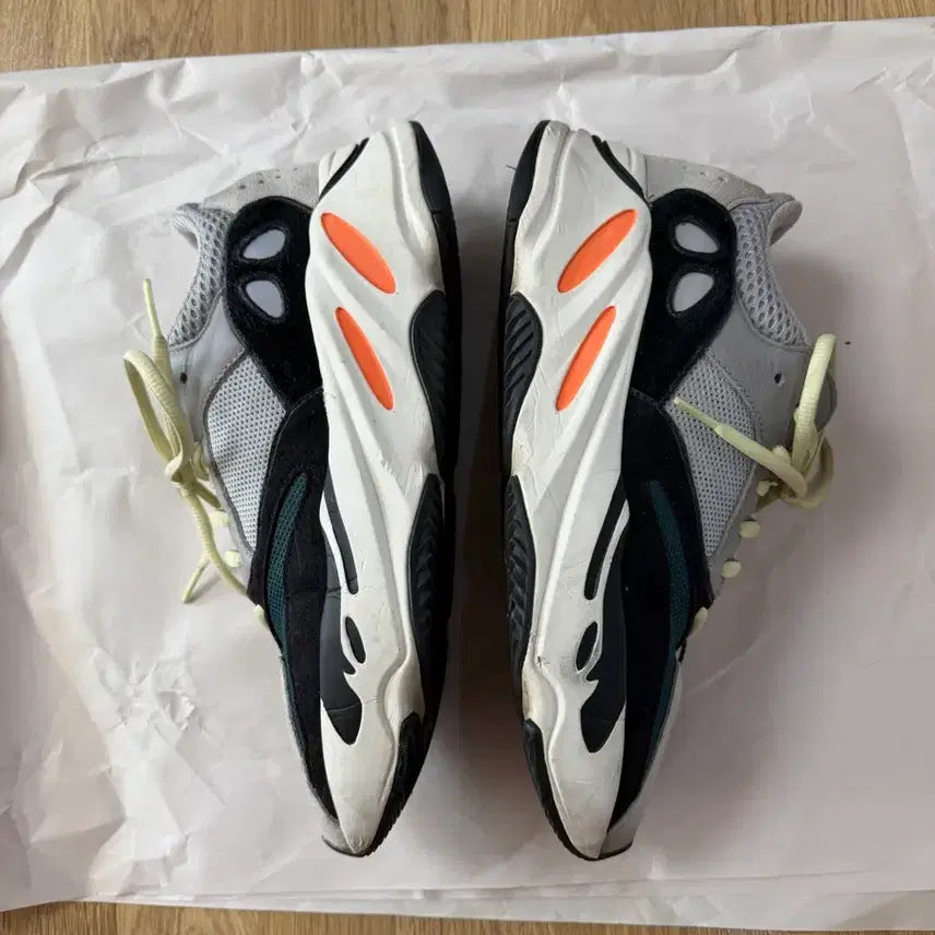 [SOLD OUT] 아디다스 이지부스트 700 OG 웨이브러너 2019 265