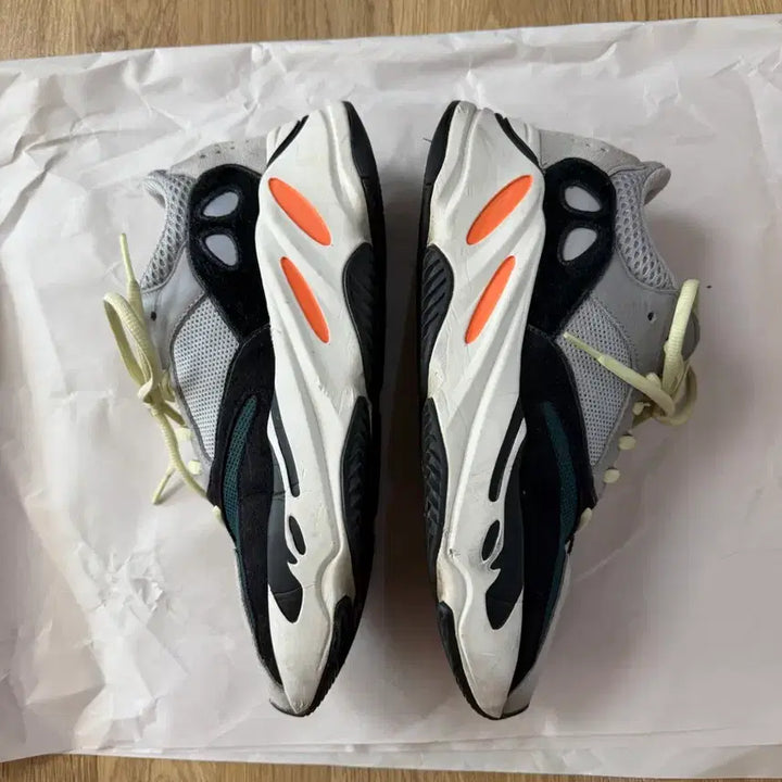 [SOLD OUT] 아디다스 이지부스트 700 OG 웨이브러너 2019 265