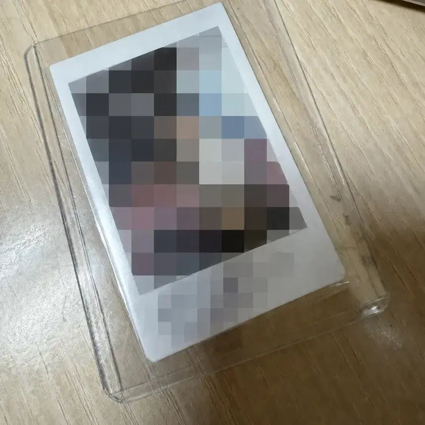 [BUNJANG] QWER Magenta Signed Polaroid / QWER 마젠타 친필 폴라로이드