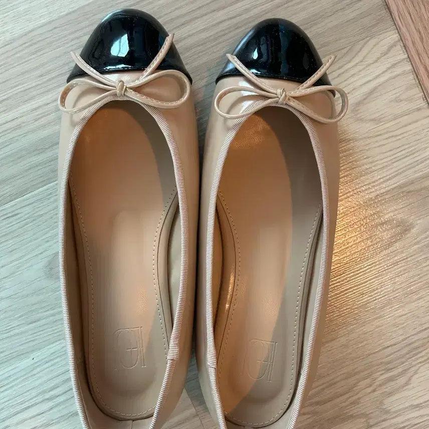 [SOLD OUT] 시에 벨라 플랫슈즈 베이지 240