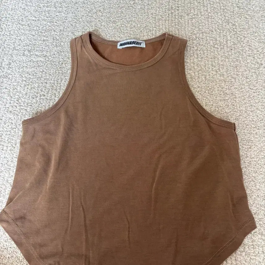 [BUNJANG] WANNABEES Regular Crop Tank Top (Beige, Mocha) / 워너비즈 레귤러 크롭 나시(베이지,모카)