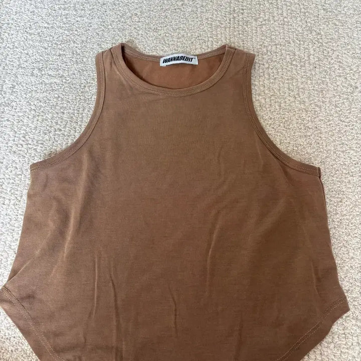 [BUNJANG] WANNABEES Regular Crop Tank Top (Beige, Mocha) / 워너비즈 레귤러 크롭 나시(베이지,모카)
