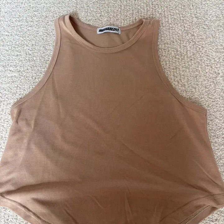 [BUNJANG] WANNABEES Regular Crop Tank Top (Beige, Mocha) / 워너비즈 레귤러 크롭 나시(베이지,모카)