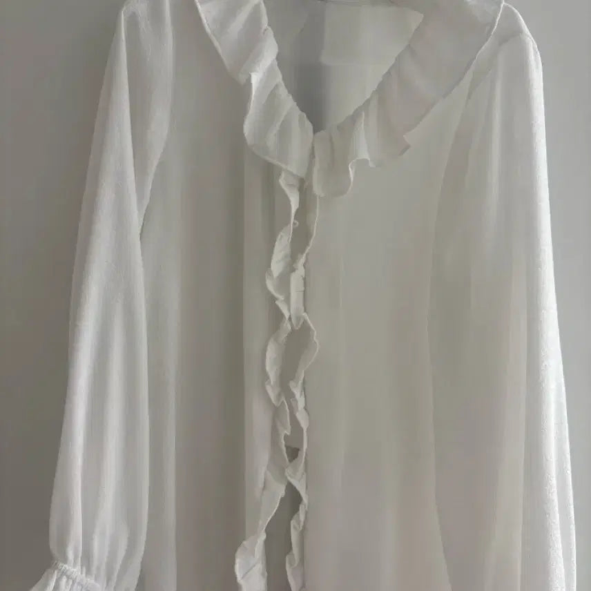 [BUNJANG] The Lil Velour Frill Blouse / 더릴 velour frill blouse