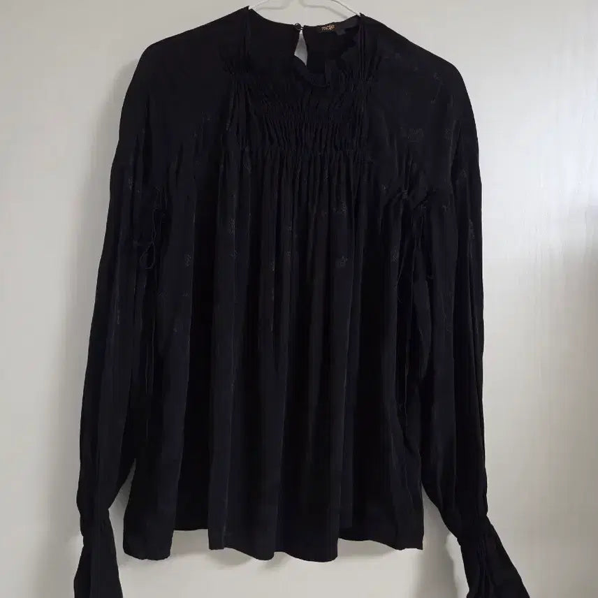 [SOLD OUT] 마쥬 블라우스 퍼프 소매 실크핏 블라우스
