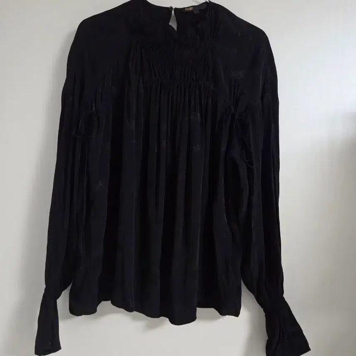 [SOLD OUT] 마쥬 블라우스 퍼프 소매 실크핏 블라우스