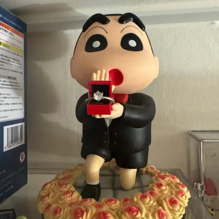 [BUNJANG] Crayon Shin-chan Proposal Figure / 짱구 프로포즈 피규어 판매합니다