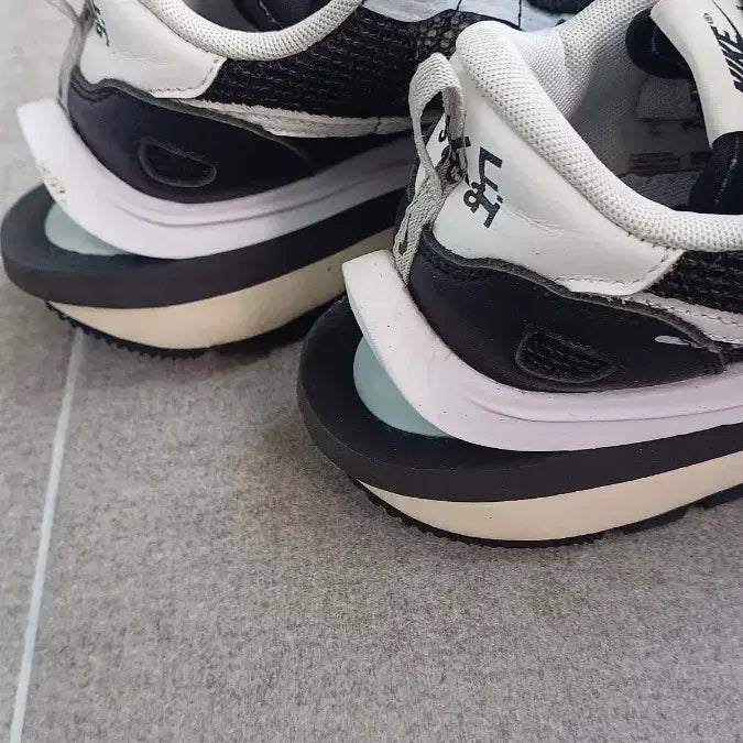 [SOLD OUT] 나이키 사카이 베이퍼 와플 250mm