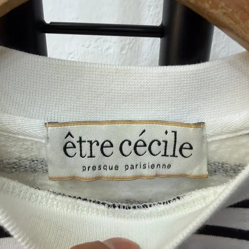 [BUNJANG] Etre Cecile Striped Pattern Sweatshirt / 정품) 에뜨르 세실 스트라이프 패턴 맨투맨 S