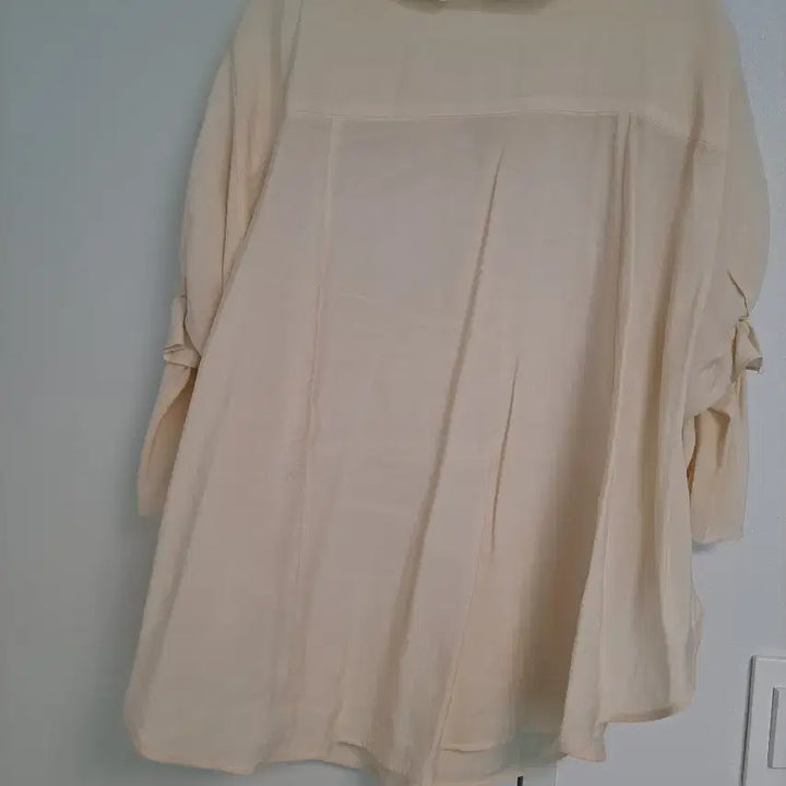 [BUNJANG] SYSTEM Ivory Blouse with Frill Sleeves / SYSTEM 아이보리 블라우스 프릴 소매