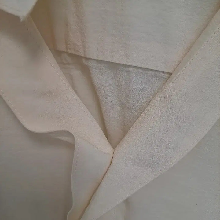 [BUNJANG] SYSTEM Ivory Blouse with Frill Sleeves / SYSTEM 아이보리 블라우스 프릴 소매