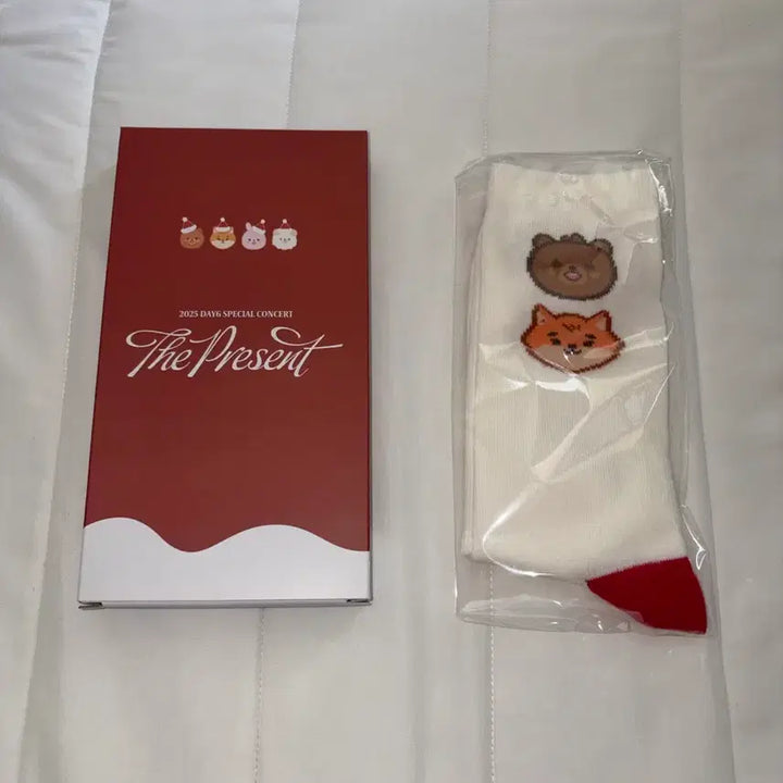[SOLD OUT] 데이식스 2025 클콘 입장기프트 양말 포카
