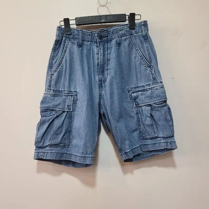 [SOLD OUT] 리바이스 카고 반바지
