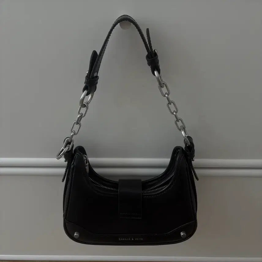 [BUNJANG] Charles &amp; Keith Hobo Bag / 찰스앤키스 호보백