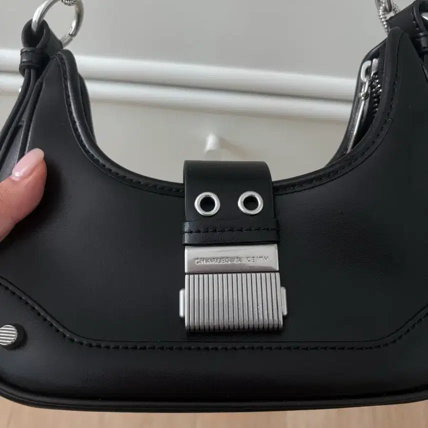 [BUNJANG] Charles &amp; Keith Hobo Bag / 찰스앤키스 호보백