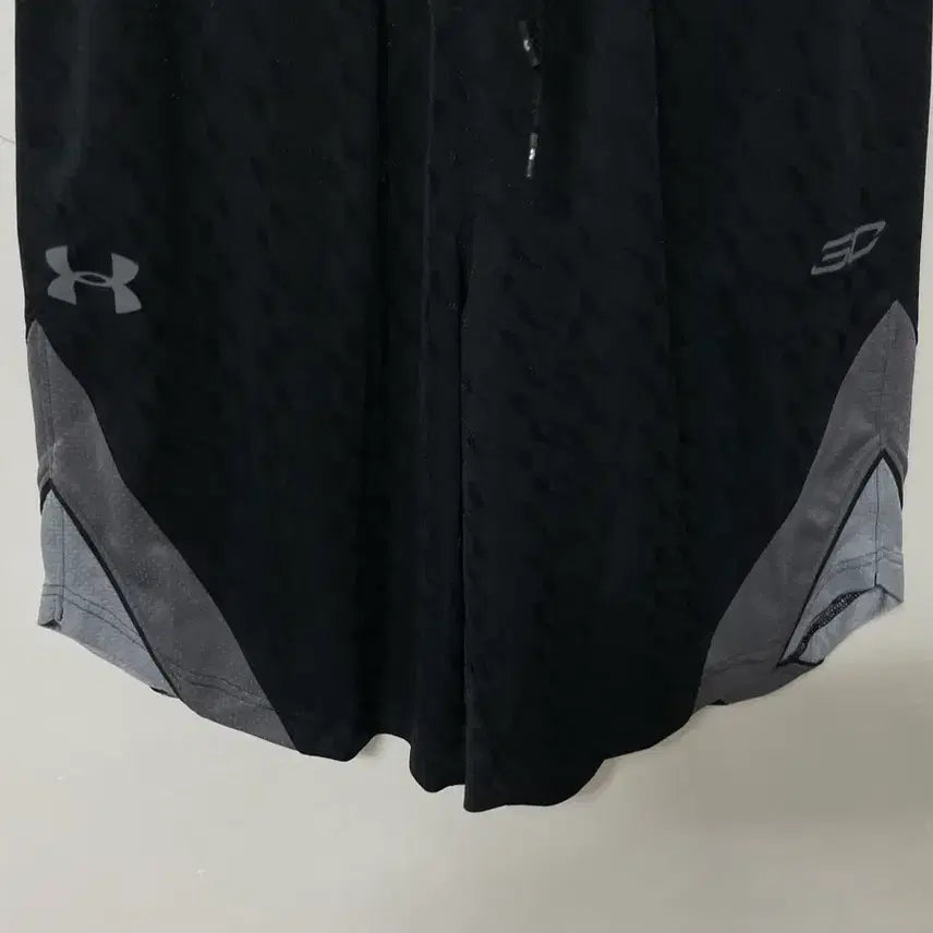 [SOLD OUT] 32-33 언더아머 기능성 스판 밴딩 반바지 정품