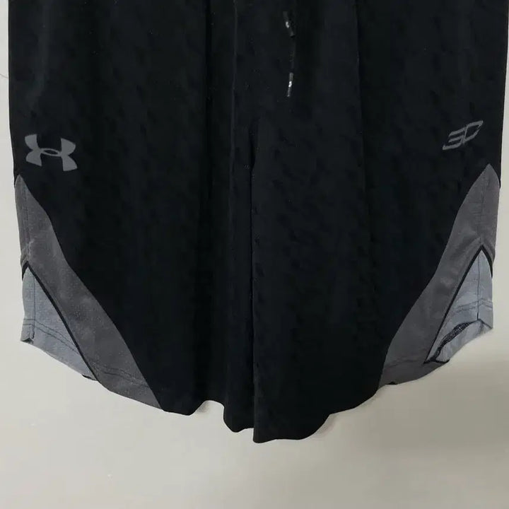[SOLD OUT] 32-33 언더아머 기능성 스판 밴딩 반바지 정품
