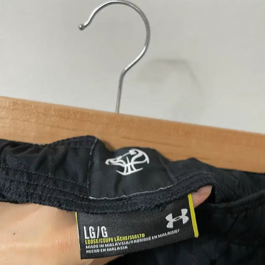 [SOLD OUT] 32-33 언더아머 기능성 스판 밴딩 반바지 정품