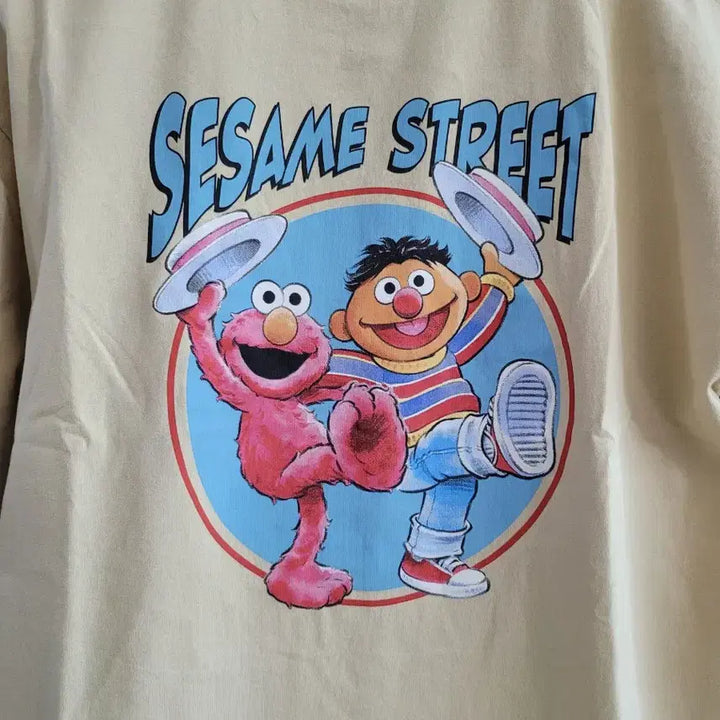 [BUNJANG] Uniqlo Japan Sesame Street UT 4-Piece Bundle Set / [일괄판매] 유니클로 재팬 x 세서미 스트리트 UT 한정판 4종 세트 (