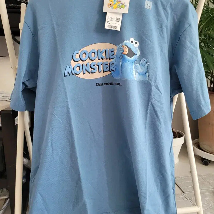 [BUNJANG] Uniqlo Japan Sesame Street UT 4-Piece Bundle Set / [일괄판매] 유니클로 재팬 x 세서미 스트리트 UT 한정판 4종 세트 (