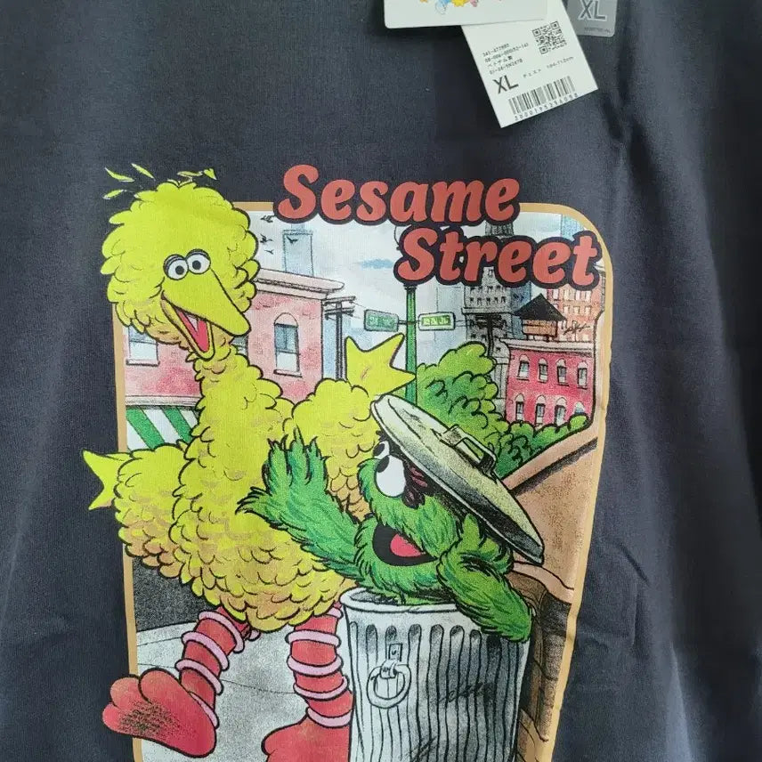 [BUNJANG] Uniqlo Japan Sesame Street UT 4-Piece Bundle Set / [일괄판매] 유니클로 재팬 x 세서미 스트리트 UT 한정판 4종 세트 (