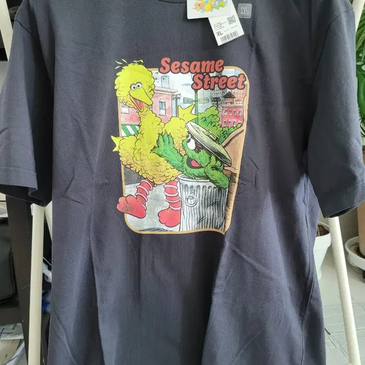 [BUNJANG] Uniqlo Japan Sesame Street UT 4-Piece Bundle Set / [일괄판매] 유니클로 재팬 x 세서미 스트리트 UT 한정판 4종 세트 (