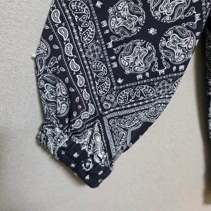 [BUNJANG] BCBG Paisley Blouse / BCBG 페이즐리무늬 블라우스 55