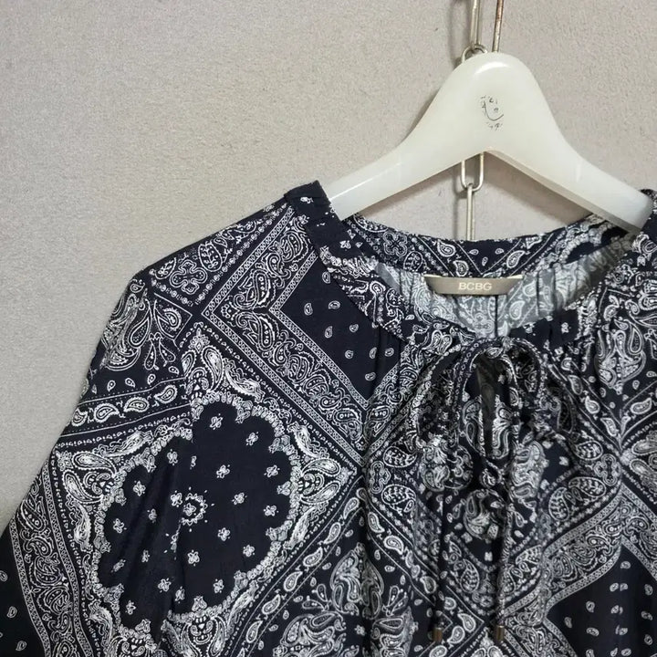 [BUNJANG] BCBG Paisley Blouse / BCBG 페이즐리무늬 블라우스 55