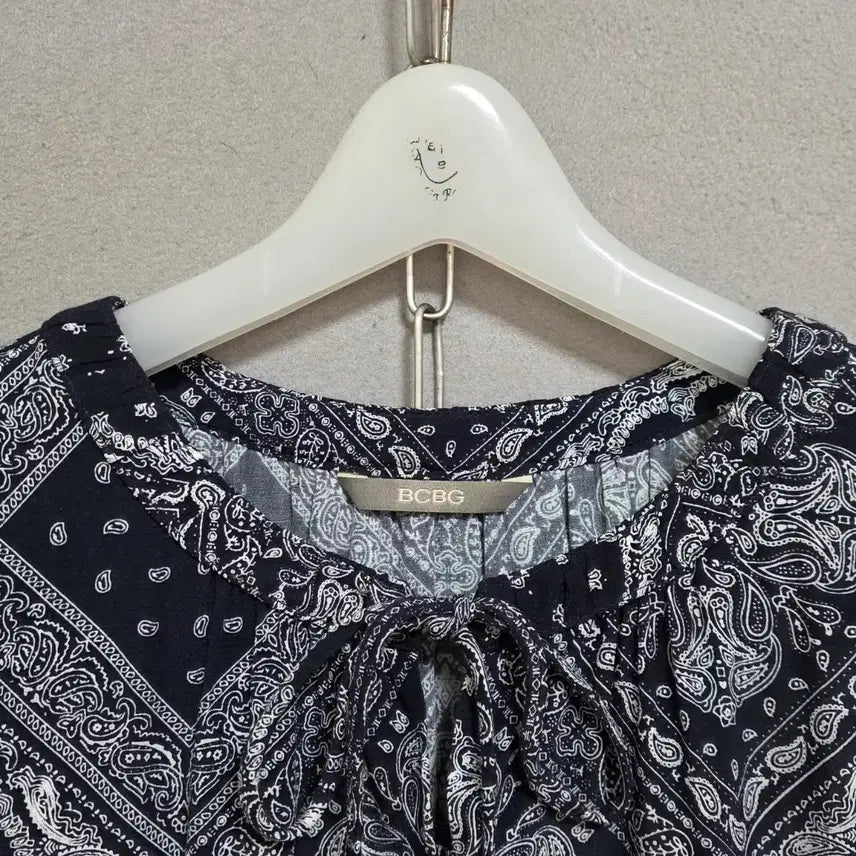 [BUNJANG] BCBG Paisley Blouse / BCBG 페이즐리무늬 블라우스 55