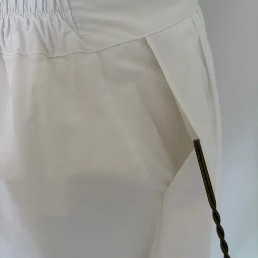 [SOLD OUT] 화이트 플레어 스커트