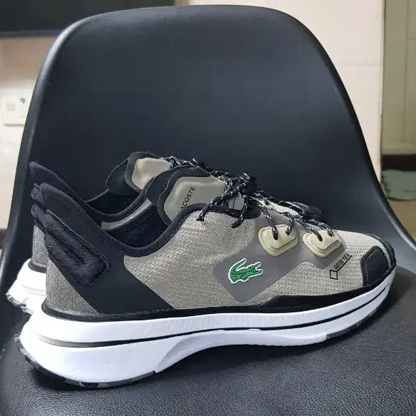 [BUNJANG] Lacoste Gore-Tex Sneakers 250 / 라코스테 고어텍스 스니커즈 운동화 250