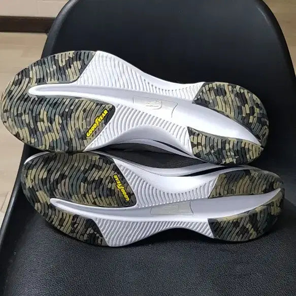 [BUNJANG] Lacoste Gore-Tex Sneakers 250 / 라코스테 고어텍스 스니커즈 운동화 250