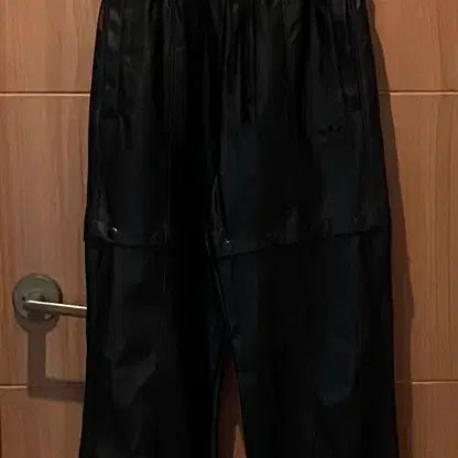 [BUNJANG] Adidas Leather Style Pants / 아디다스 블랙 레더 스타일 바지(반바지 가능)