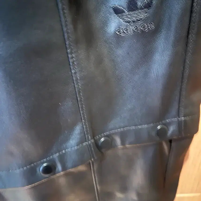 [BUNJANG] Adidas Leather Style Pants / 아디다스 블랙 레더 스타일 바지(반바지 가능)